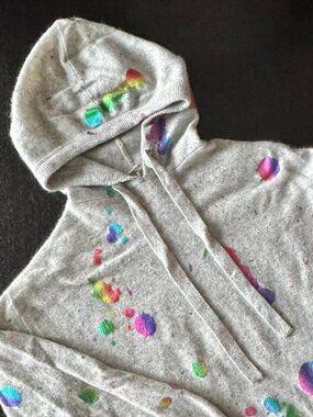 Brodie 100% Cashmere Cropped Hoodie – Gray Rainbow Foil Artsy Knit Size M EUC